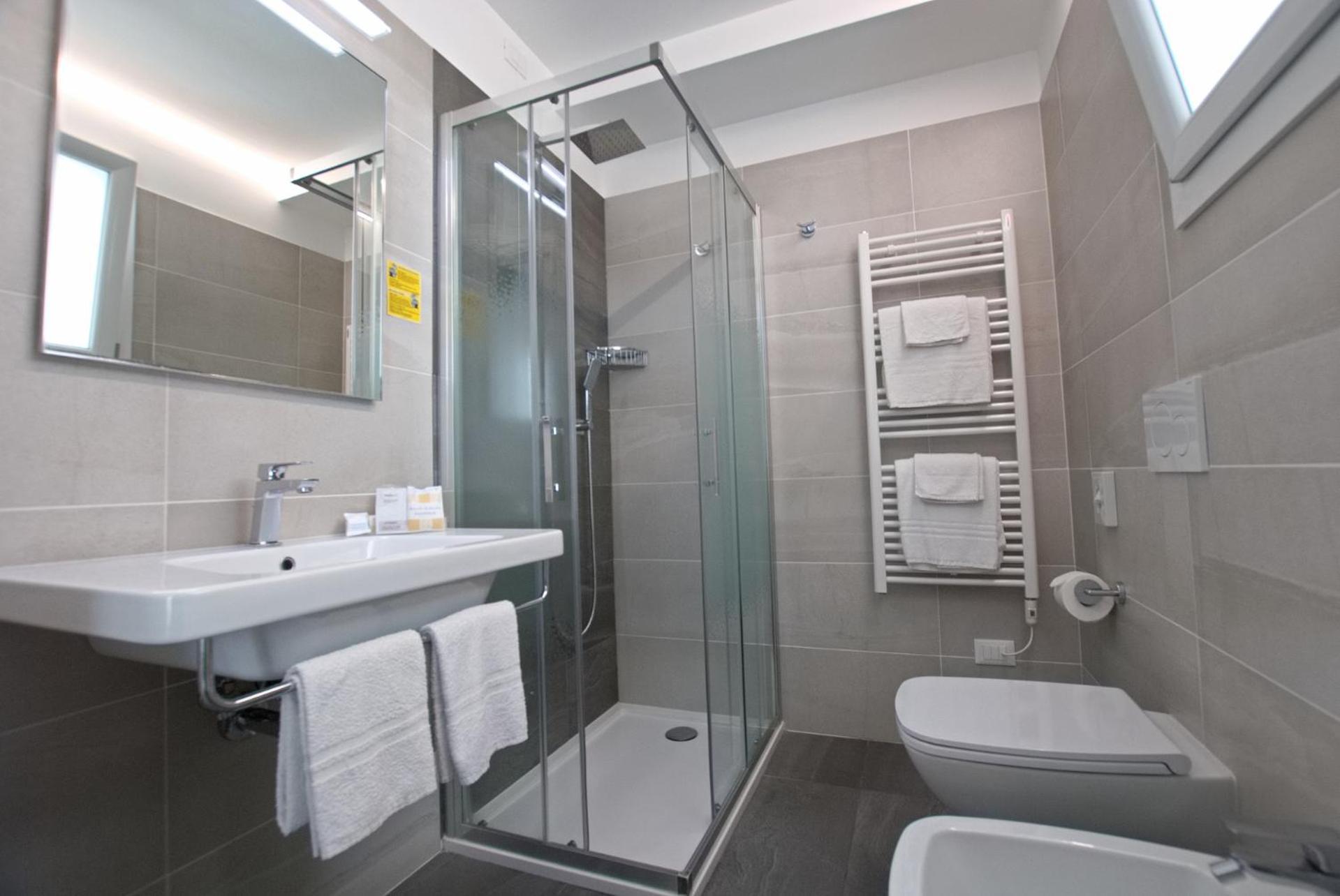 Hotel Paris Λινιάνο Σαμπιαντόρο Εξωτερικό φωτογραφία