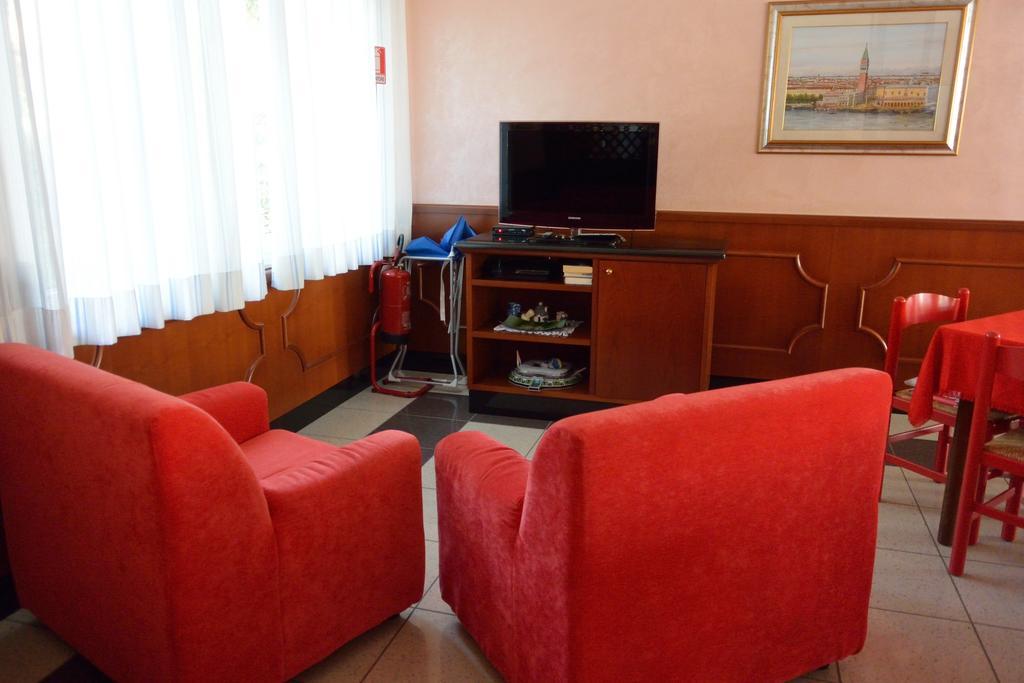 Hotel Paris Λινιάνο Σαμπιαντόρο Εξωτερικό φωτογραφία