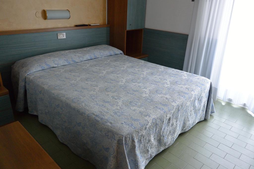 Hotel Paris Λινιάνο Σαμπιαντόρο Δωμάτιο φωτογραφία
