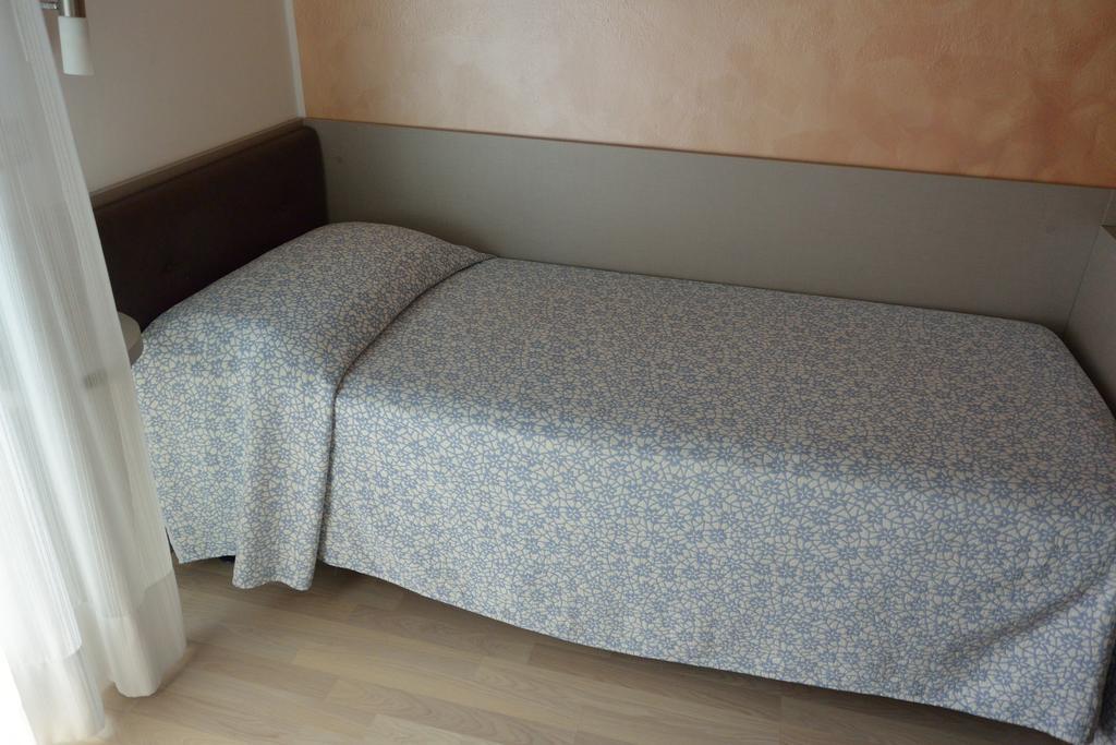 Hotel Paris Λινιάνο Σαμπιαντόρο Δωμάτιο φωτογραφία